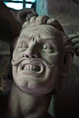 Kumortuli, Kolkata'da idol yapımı