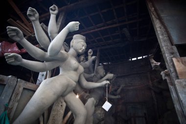Kumortuli, Kolkata'da idol yapımı