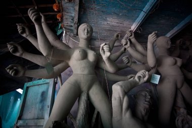 Kumortuli, Kolkata'da idol yapımı