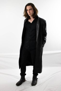 Siyah deri karanlık savaşçı avcı