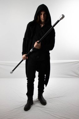 Siyah deri karanlık savaşçı avcı