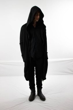 Siyah deri karanlık savaşçı avcı