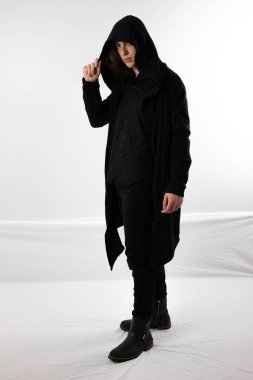 Siyah deri karanlık savaşçı avcı