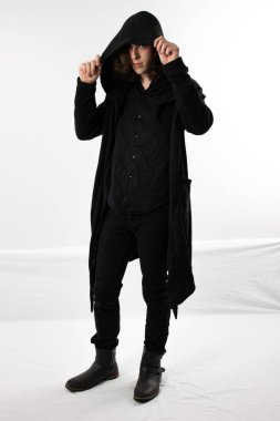 Siyah deri karanlık savaşçı avcı