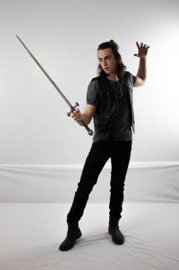 Siyah deri karanlık savaşçı avcı