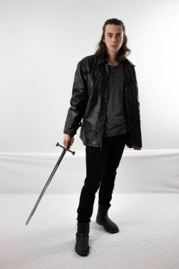 Siyah deri karanlık savaşçı avcı