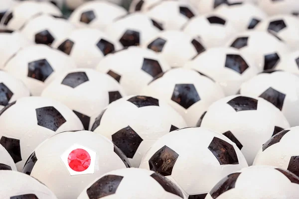 Grupo Bolas Fútbol Húmedo Fondo Completo Pelota Tiene Bandera Japonesa —  Fotos de Stock