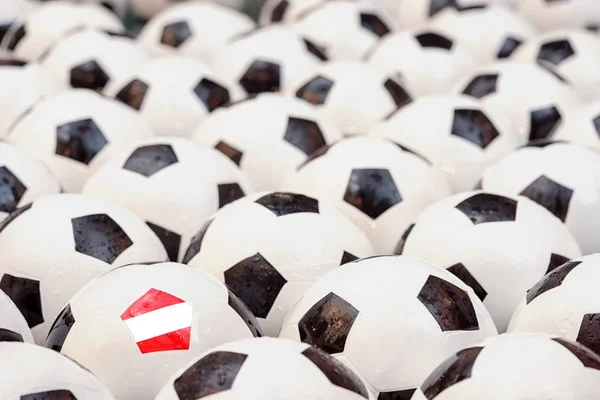 Grupo Bolas Fútbol Húmedo Fondo Completo Pelota Tiene Bandera Austriaca —  Fotos de Stock