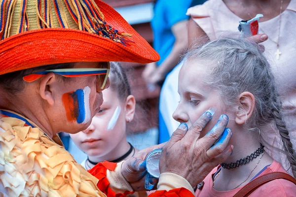 Moskva Ryssland Juli 2018 Colombianska Sport Fläkt Ritning Ryska Flaggan — Stockfoto