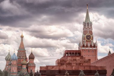 Kızıl Meydan, Aziz Basil Katedrali, Kremlin işçinin Tower, Kremlin, bulutlu bir günde bir tuğla duvar, Türbesi.