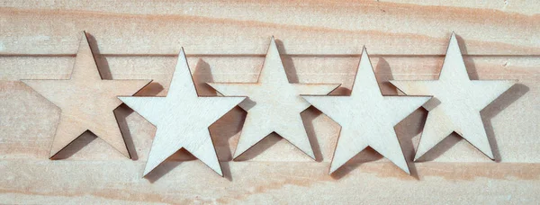 Cinco Estrelas Madeira Sobre Fundo Madeira Conceito Qualificação Serviço Qualidade — Fotografia de Stock