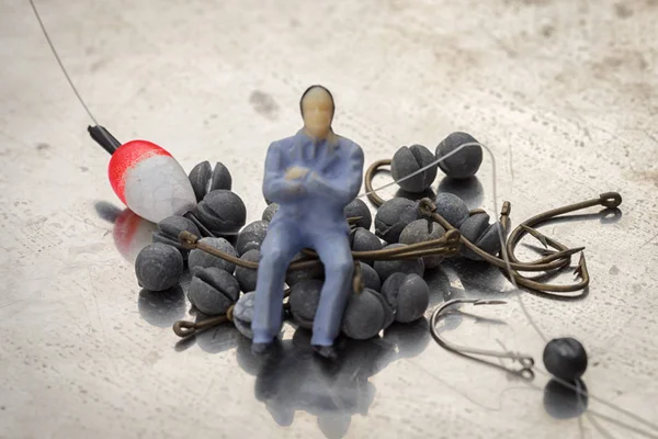미니어처 사람들이 장난감 실업가 거래를 기다리고 — 스톡 사진