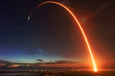 Füze fırlatımı geceleri. Nasa tarafından döşenmiş bu görüntü unsurları.