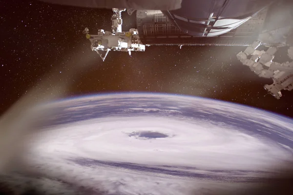 Orkanen ögat, sett från den internationella rymdstationen, collage. Delar av denna bild är inredda av Nasa. — Stockfoto