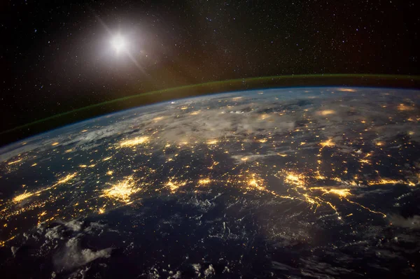Luces de áreas en los estados de la costa del Golfo de Texas, Luisiana, Mississippi y Alabama, vista satelital, Los elementos de esta imagen proporcionados por la NASA . —  Fotos de Stock