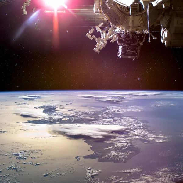 Collage Bild Med Planeten Jorden Från Rymden Och Rymdskepp Ovan — Stockfoto