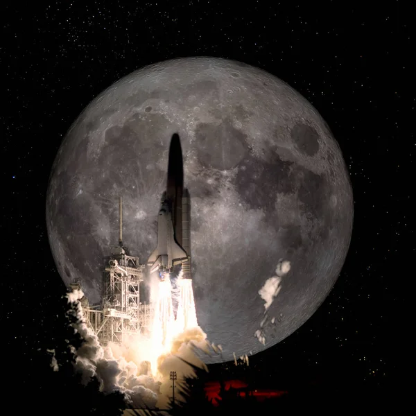 Космический Корабль Взлетает Полет Полнолуние Концептуальное Путешествие Лунный Коллаж Элементы — стоковое фото
