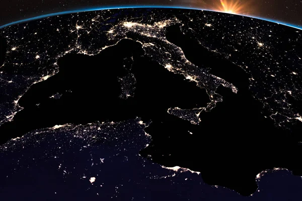 Νυχτερινό Φως Της Γης Στην Κεντρική Ευρώπη Ιταλία Κλείνει Θέα — Φωτογραφία Αρχείου