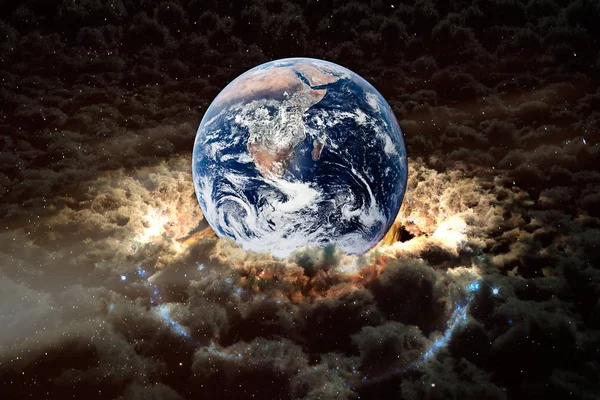Planeta Terra Com Nuvens Circundantes Colagem Elementos Desta Imagem Fornecidos — Fotografia de Stock