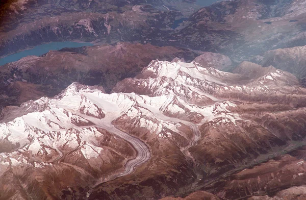 Zorlu dağ sistemi Alplerinin ortasından geçiyordu. Bernese Alps, İsviçre karla kaplı dorukları. Uydu görüntüsü. Nasa tarafından döşenmiş bu görüntü unsurları.