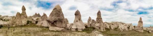 Panoramiczny Widok Dolinę Miejscowości Göreme Turcja Krajobrazu Wiejskiego Kapadocji Wulkaniczne — Zdjęcie stockowe