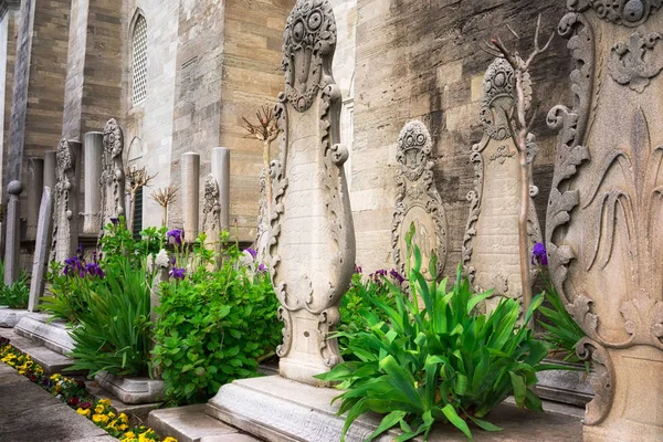 Istanbul Turkey April 2019 Lot Unique Shapes Tombstone Grave Gulkhan — Stock Photo, Image