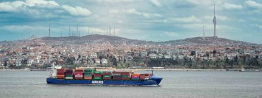 İstanbul, Türkiye - 13 Nisan. 2019: Arkas Line konteyner gemisi Boğaziçi, İstanbul, Türkiye.