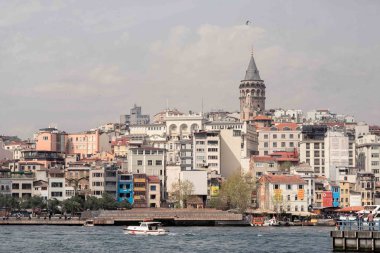 İstanbul, Türkiye - 13 Nisan 2019: Beyoğlu'nda Galata kulesi, İstanbul, Türkiye.