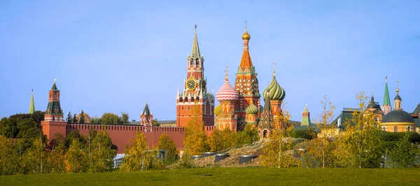 Widok Wieżę Spasskaya Kreml Moskwa Katedra Bazylego Architektura Zabytki Moskwy — Zdjęcie stockowe