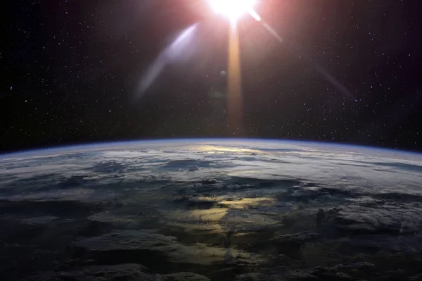 Kilátás Föld Bolygóra Űrből Felhőkkel Napfelkeltekor Elemei Ezt Képet Által — Stock Fotó