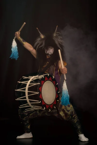 Demonio Mitología Japonesa Retrato Larga Duración Baterista Artista Taiko Una —  Fotos de Stock