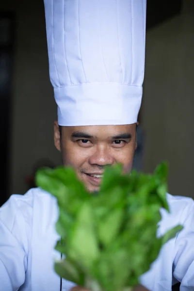 Feliz Sudeste Asiático Chef — Fotografia de Stock