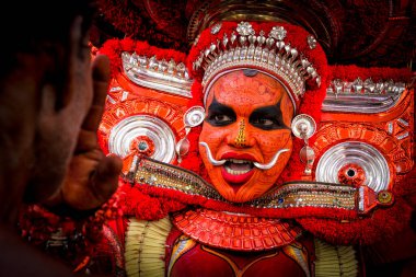 Kannur, Hindistan, 26 Şubat 2018 - Puliyoor Kali Takdis Edenler