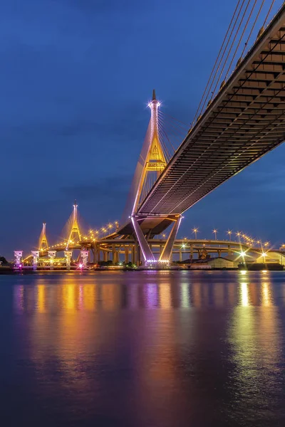 Bhumibol-Brücke, chao phraya-Brücke. — Stockfoto