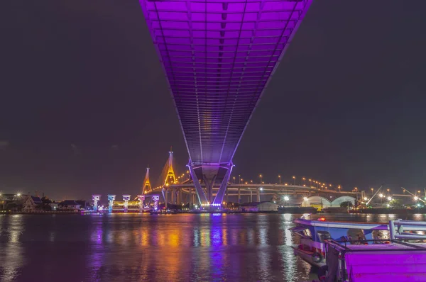 普密蓬桥，湄南河大桥. — 图库照片