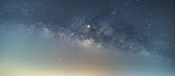 El centro de la Vía Láctea, con vistas a la Nebulosa Laguna, Trifid N — Foto de Stock