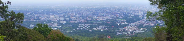 Panorámica, Vista alta de la ciudad en Chiang Mai, Tailandia — Foto de Stock