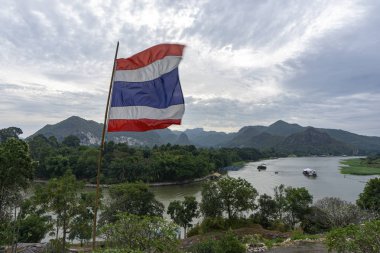 Tayland bayrağı rüzgardan üfledi, arka plan görünümüdür