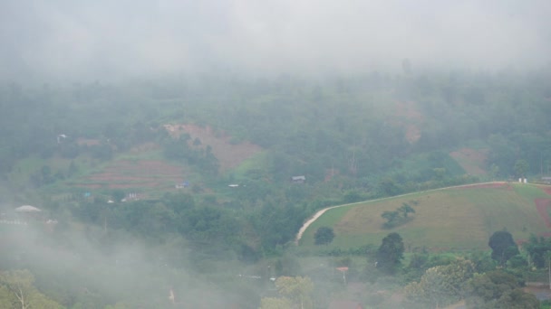 Witte Wolken Bewegen Bossen Dorpen Het Platteland — Stockvideo