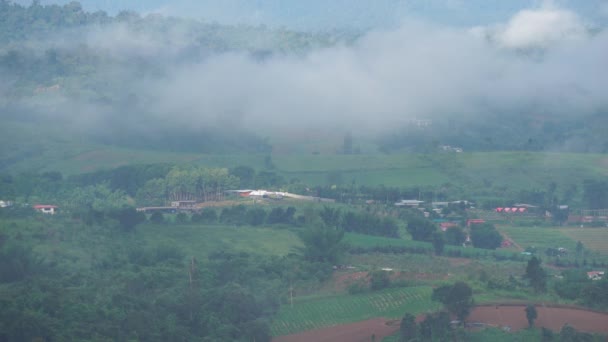 Nuvens Brancas Movem Sobre Florestas Aldeias Rurais — Vídeo de Stock