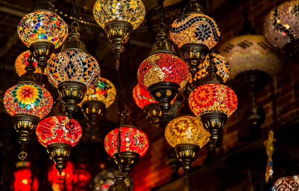 Pendurado bonito árabe lâmpada fundo — Fotografia de Stock