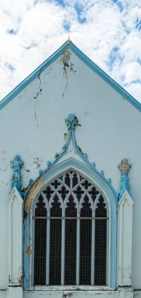 Vintage tasarım mavi renkli kilise pencere cephe — Stok fotoğraf