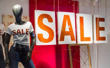 büyük satış dükkanında moda modern şekil ekran