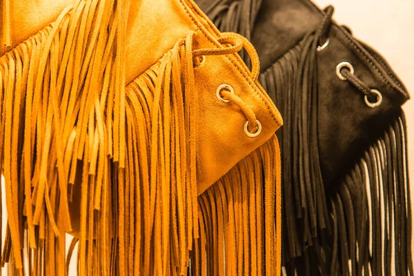 Estilo moderno saco de couro borla exibir fundo — Fotografia de Stock