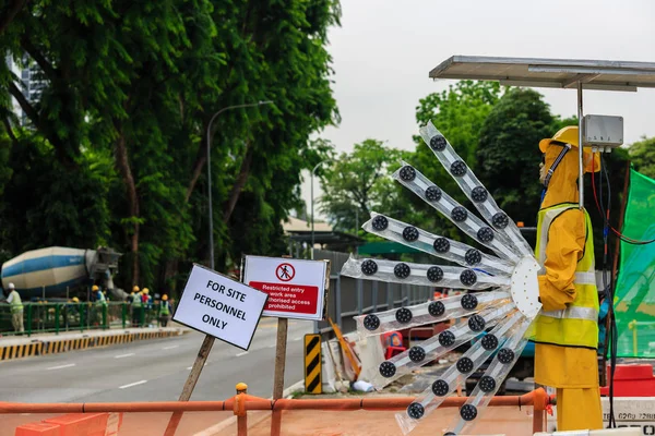 Singapour-02 avril 2019 Avertissement factice jaune sur le chantier — Photo