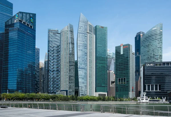 Singapore-13 APR 2019: Singapore marina bay CBD area tower skyline view — Foto Stock