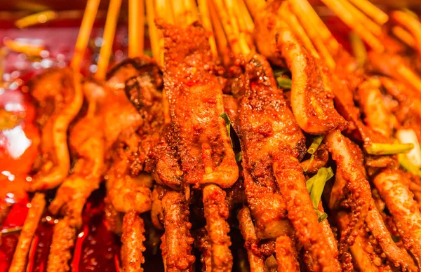 Çin tarzı Barbekü BBQ şiş çekim görünümü arka plan — Stok fotoğraf