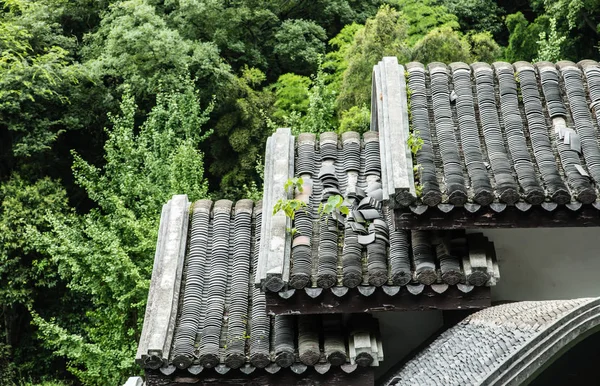 China viejo edificio tradicional pared y vista superior del techo — Foto de Stock
