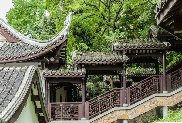Detalles del edificio antiguo de estilo tradicional de China del sur — Foto de Stock