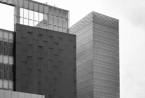 Singapur-13 AGO 2017: Singapur Detalle de fachada de edificio de centro comercial Big Box — Foto de Stock